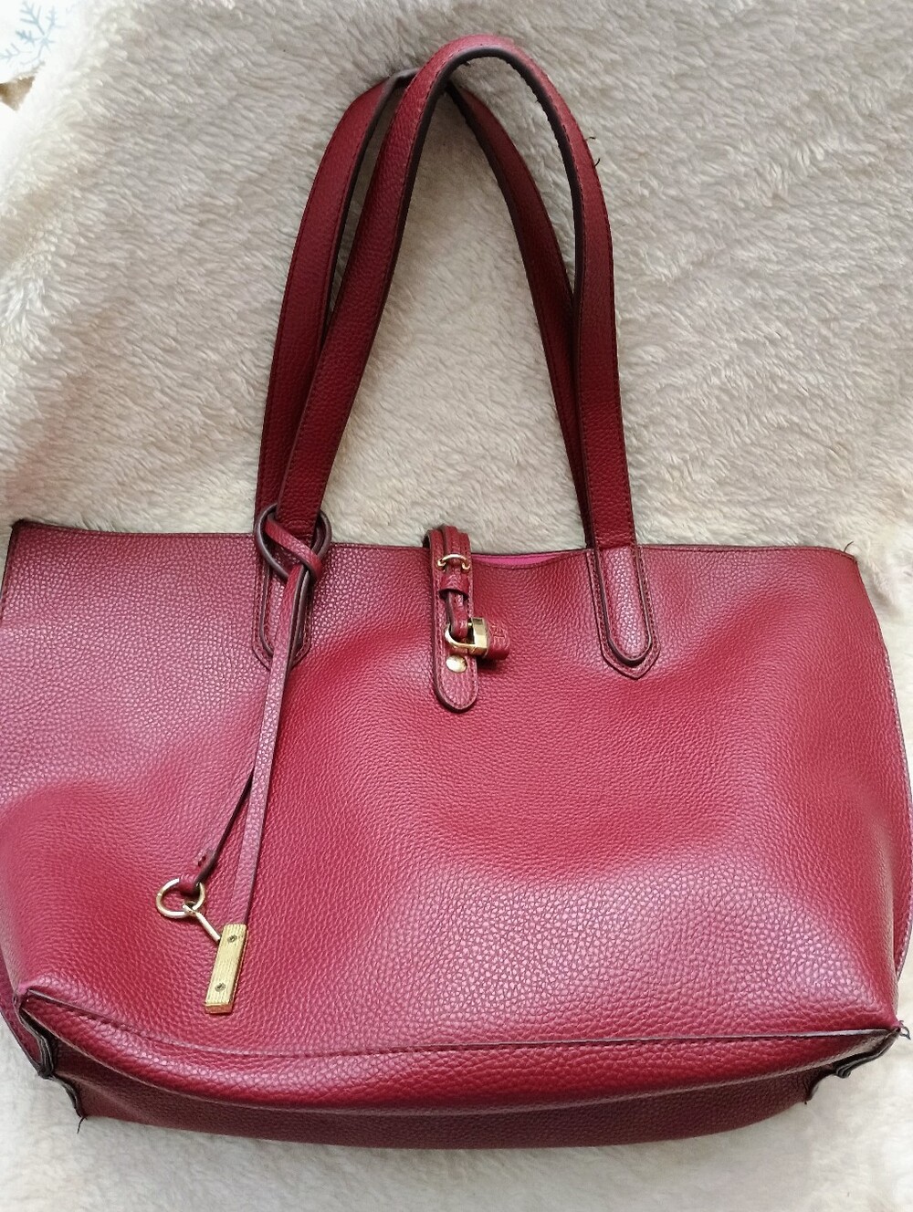 Tutilo New York Red Pebbled Faux Leather Tote Bag - Gold Hardware